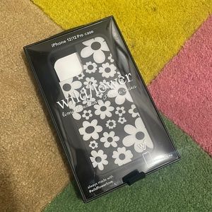 black & white flower wildflower iphone 12 case